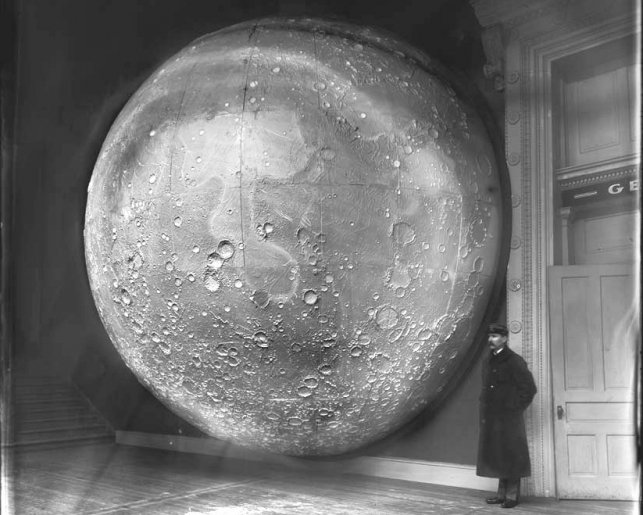 ©:  17mystere: Modèle de la Lune en 1898
